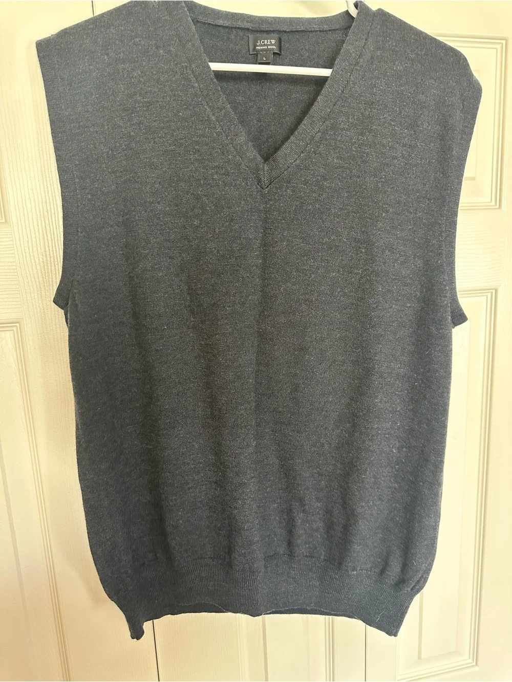 Title: J.Crew Men's Charcoal Gray 100% Merino Wool V-Neck Sweater Vest Size L